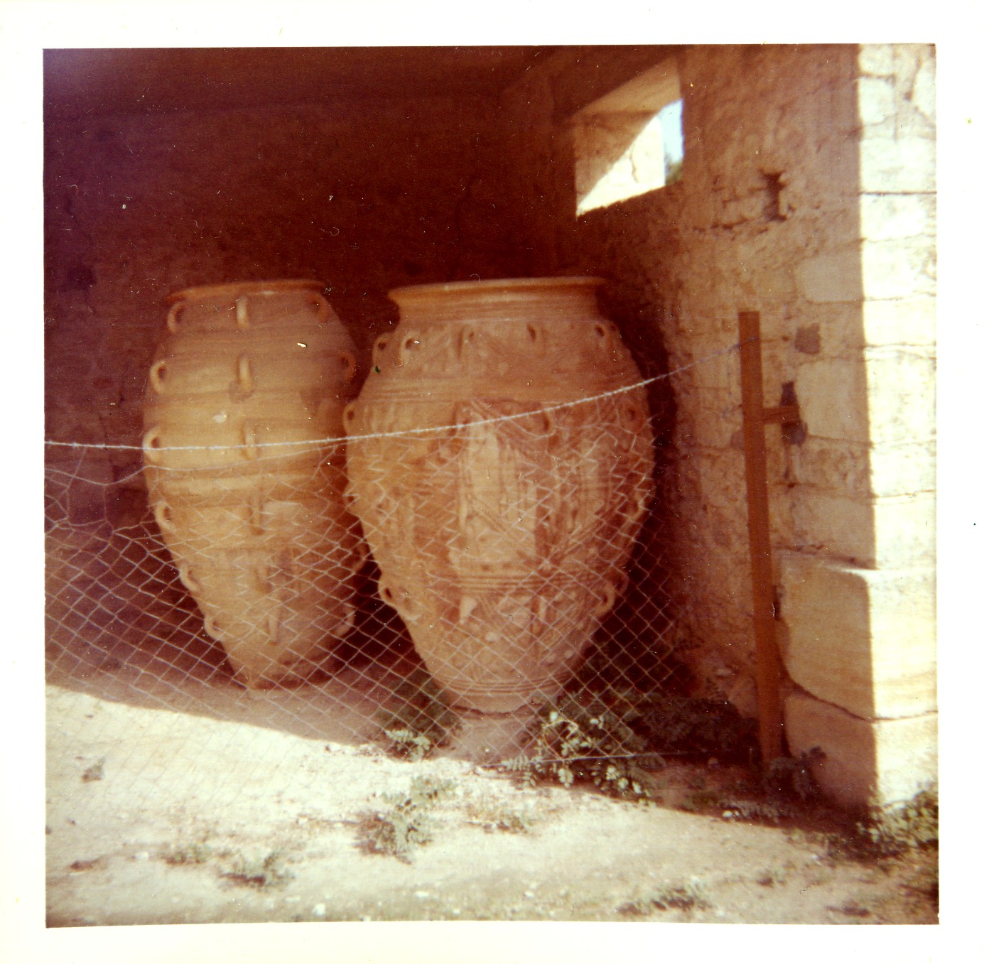 Knossos pithoi